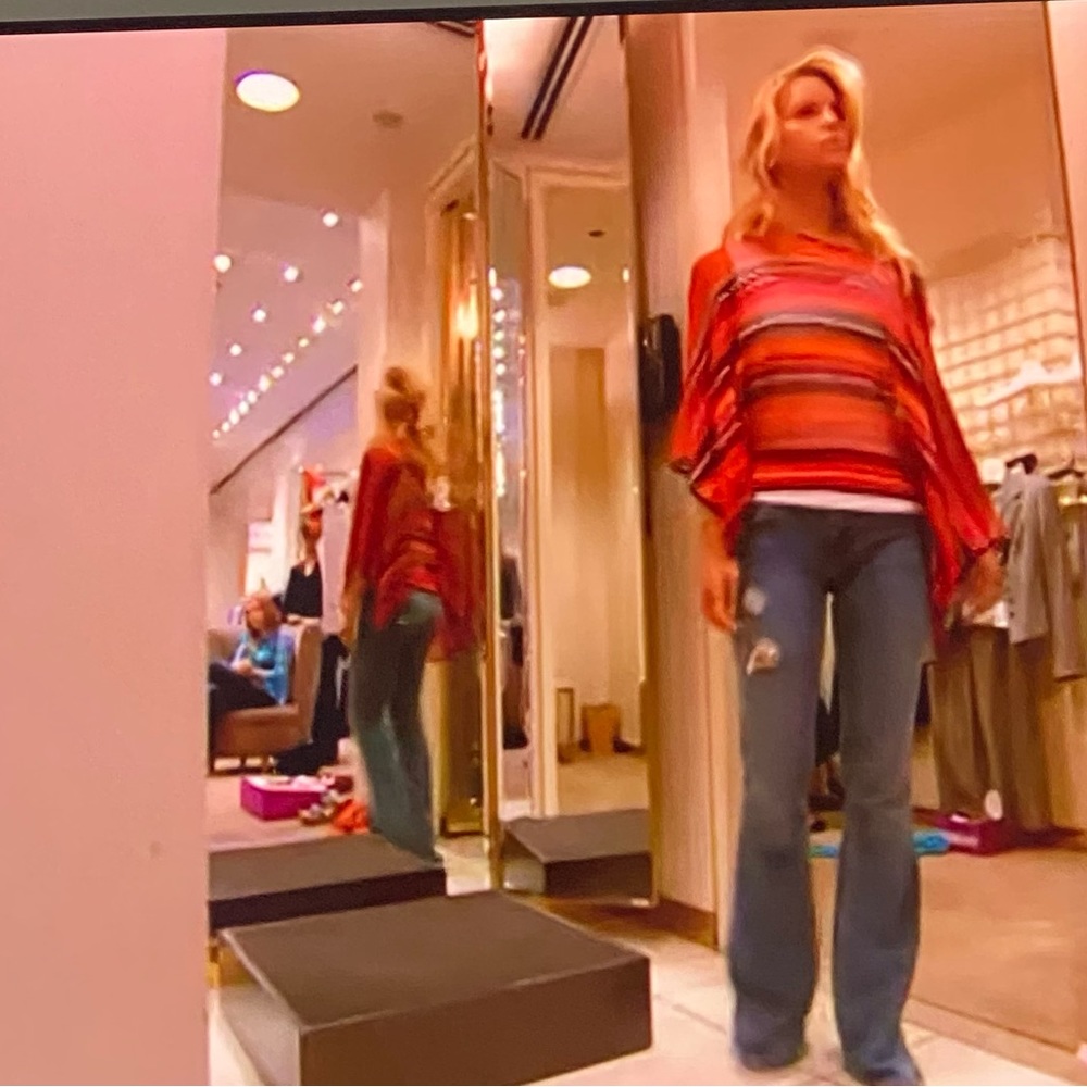 Escada Poncho ASO Jessica Simpson